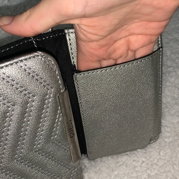 Guess Silver / Grey Leather Chevron Wristlet - Picture 17 of 17